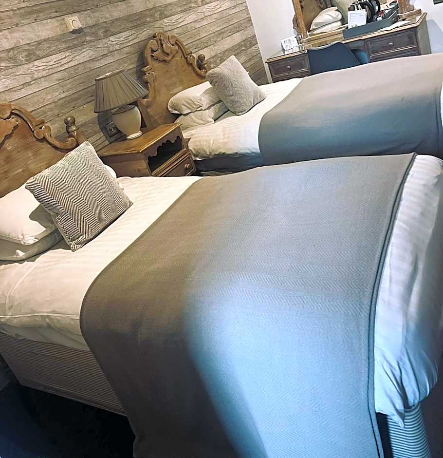 Inn On The Prom At The Fernlea Hotel