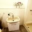 Hotel Ulm Zentrum - Komplettes Zimmer, Hochbett, Android TV & eigenem Bad - perfekt für Familien & Gruppen