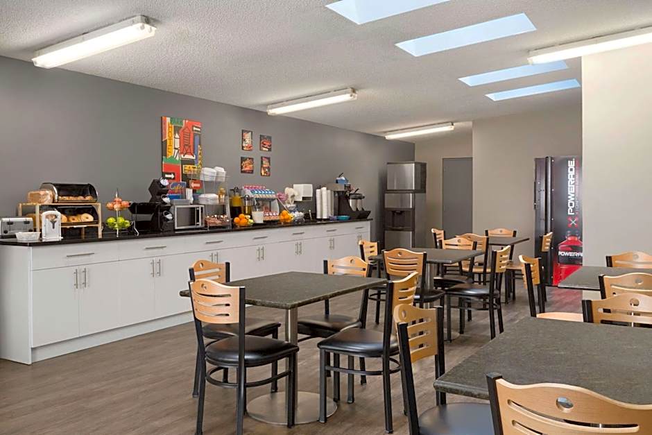 Travelodge by Wyndham Edmonton Airport