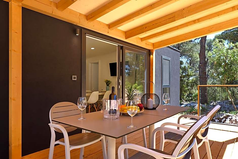 Pine Beach Pakostane Glamping Homes - All Inclusive light