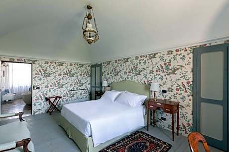 Deluxe Double Room with Bath