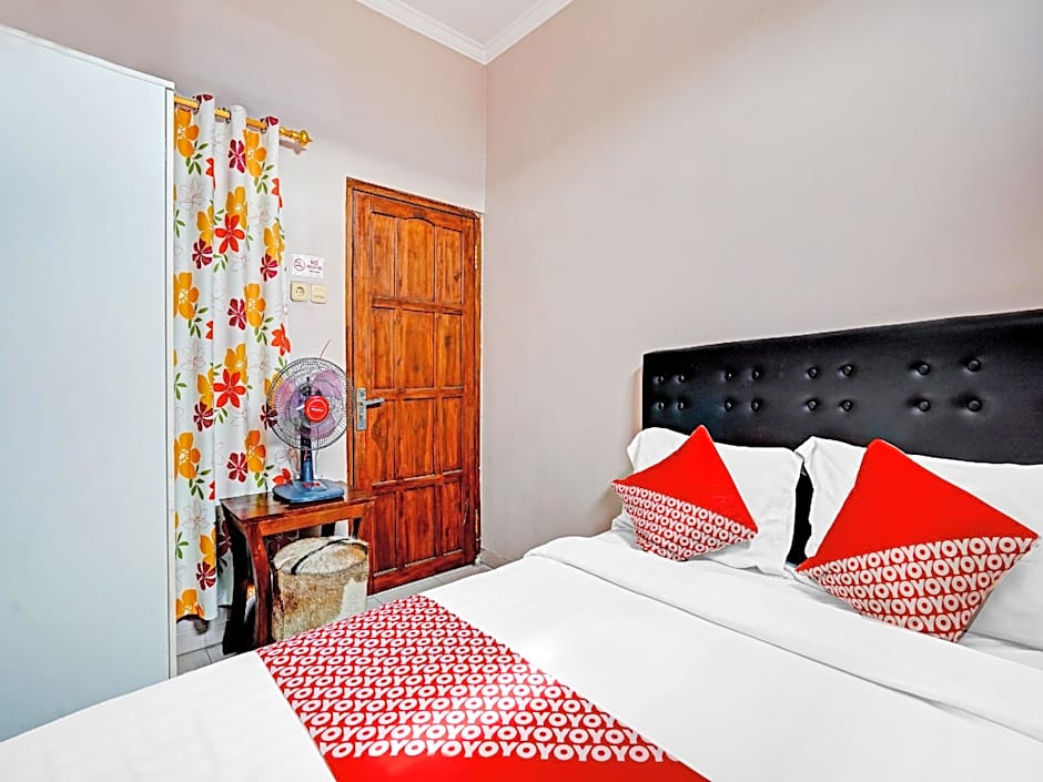 OYO 90234 Dhoho Family Guest House