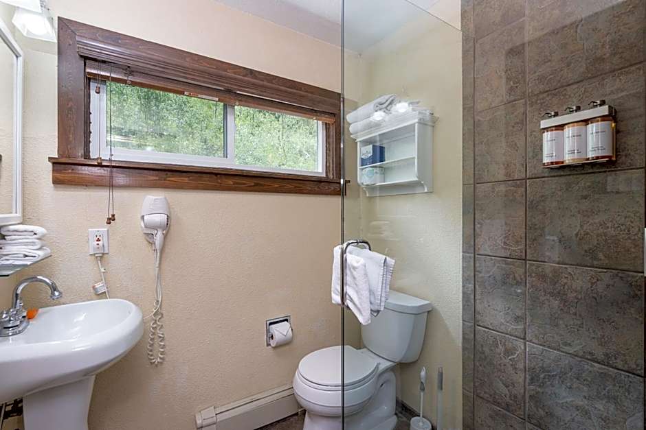 Manitou Lodge 3 by Alpine Lodging Telluride