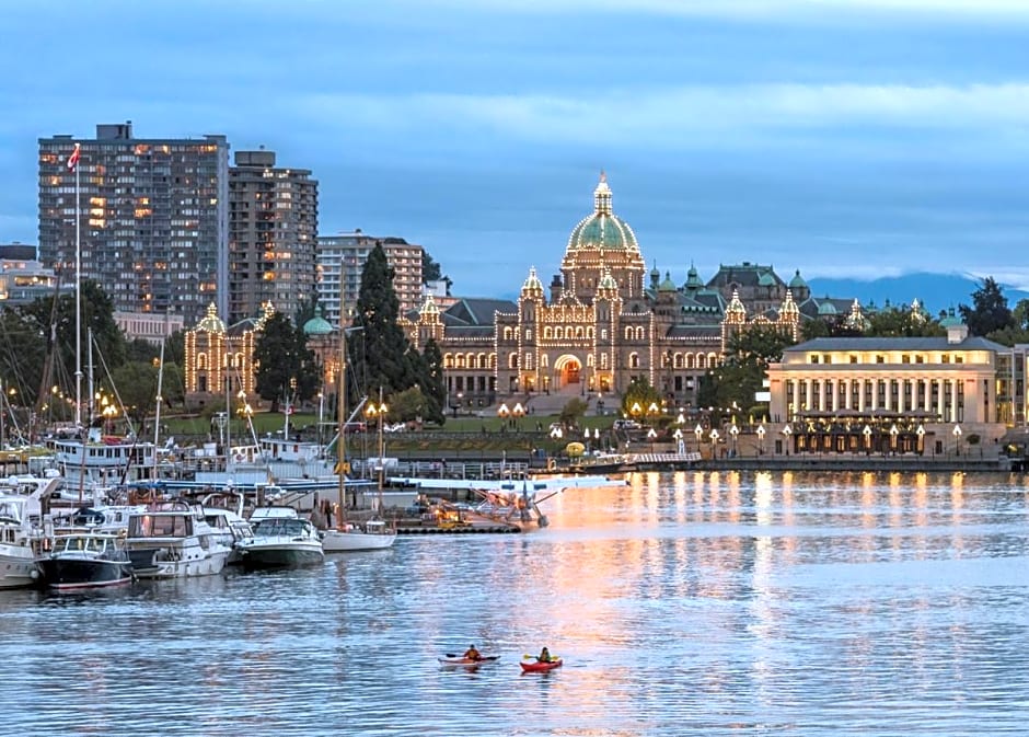 Dashwood Manor Seaside Bed & Breakfast