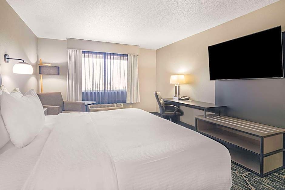 La Quinta Inn & Suites by Wyndham Evansville