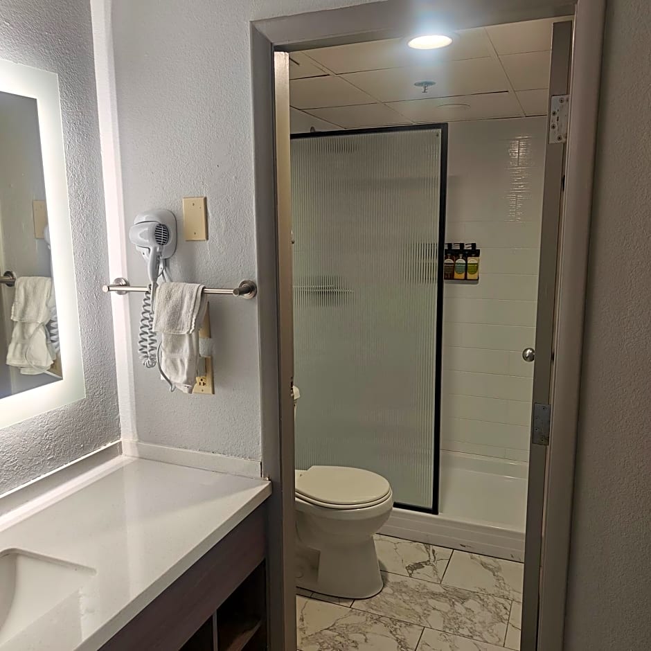 Mountain Vista Inn & Suites - Near the Island inPigeon Forge