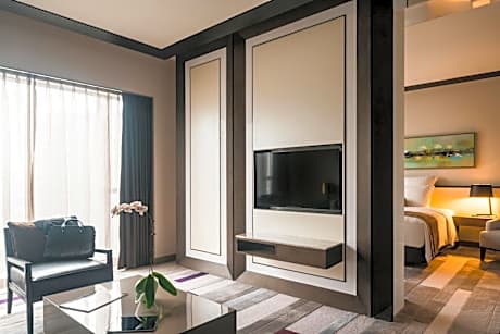 Superior Suite with lounge access