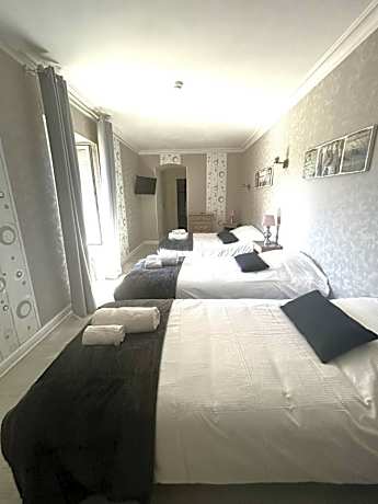 Quadruple Room with Bath