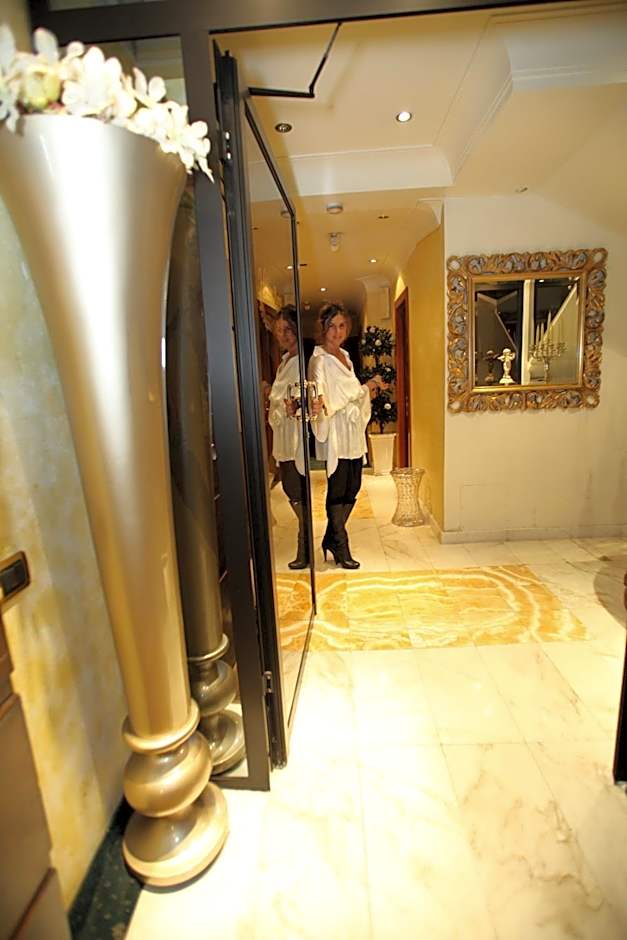 Luxury Rooms H 2000 Roma