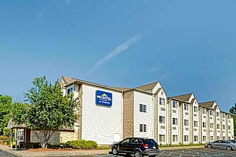 Microtel Inn & Suites By Wyndham Roseville/Detroit Area