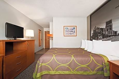 1 Queen Bed, Accessible Room, Non-Smoking