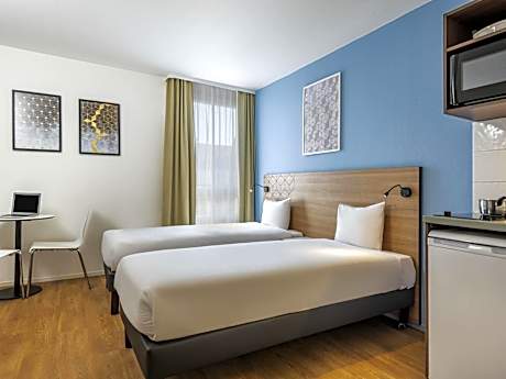 Studio with Two Twin Beds