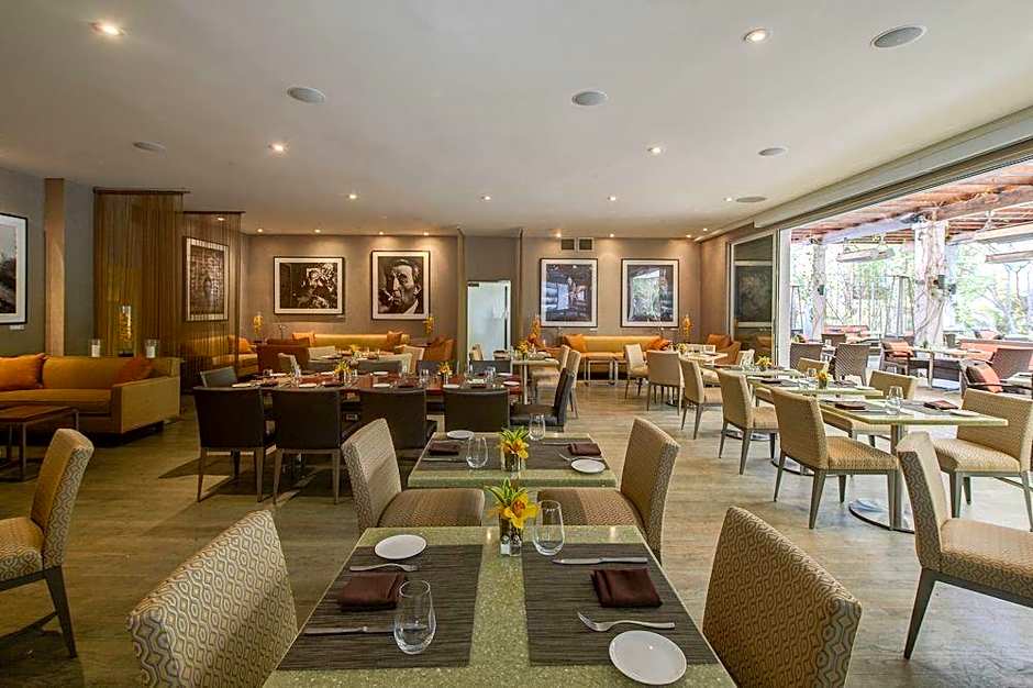 Sunset Marquis Hotel