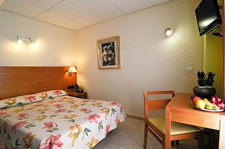 Family Room (2 Adults + 2 Children)