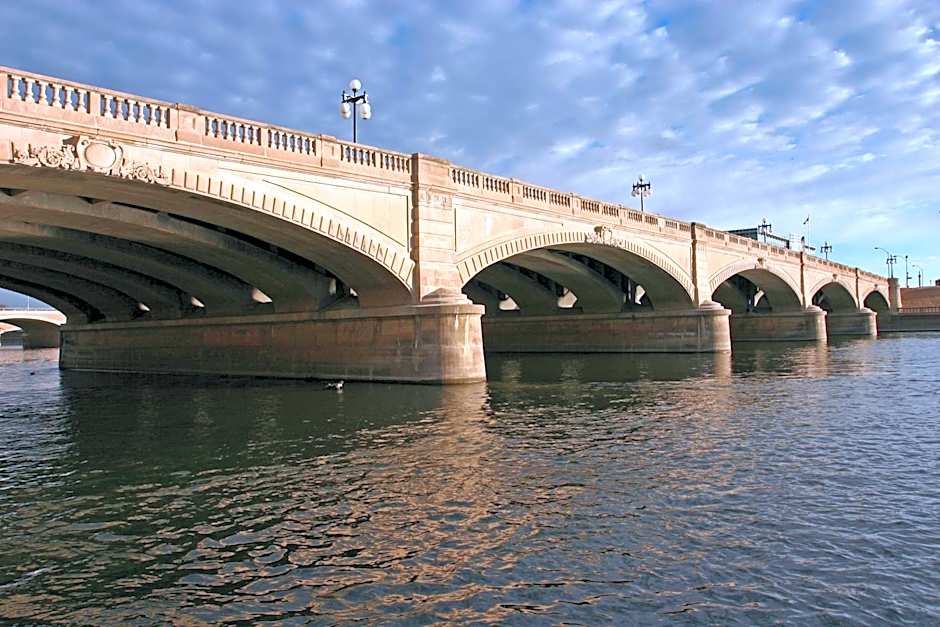 Country Inn & Suites by Radisson, Des Moines West, IA