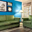 La Quinta Inn & Suites by Wyndham Madison American Center