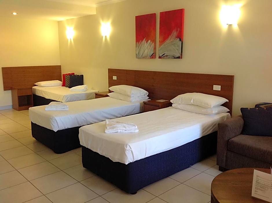 Cairns Queenslander Hotel & Apartments