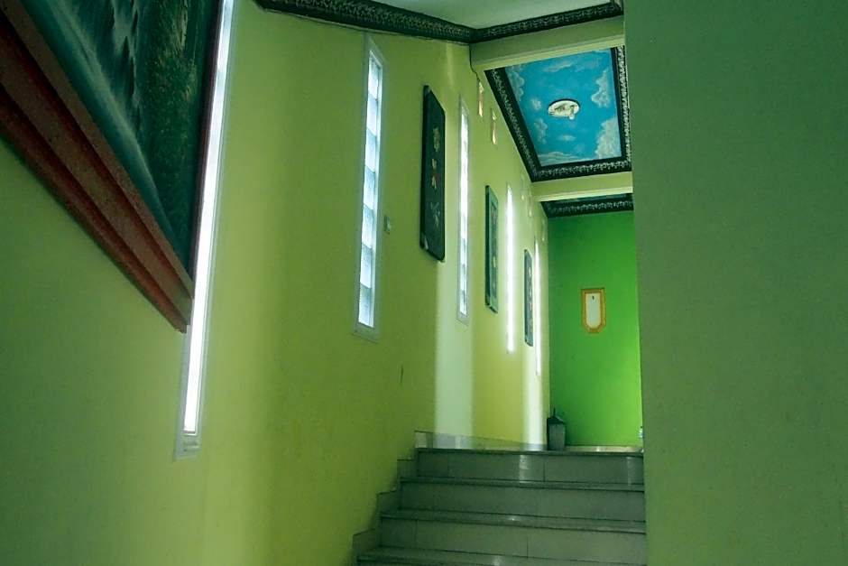 OYO Life 90646 Villa Karsinem Pasuruan