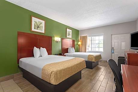 Queen Room with Two Queen Beds - Smoking