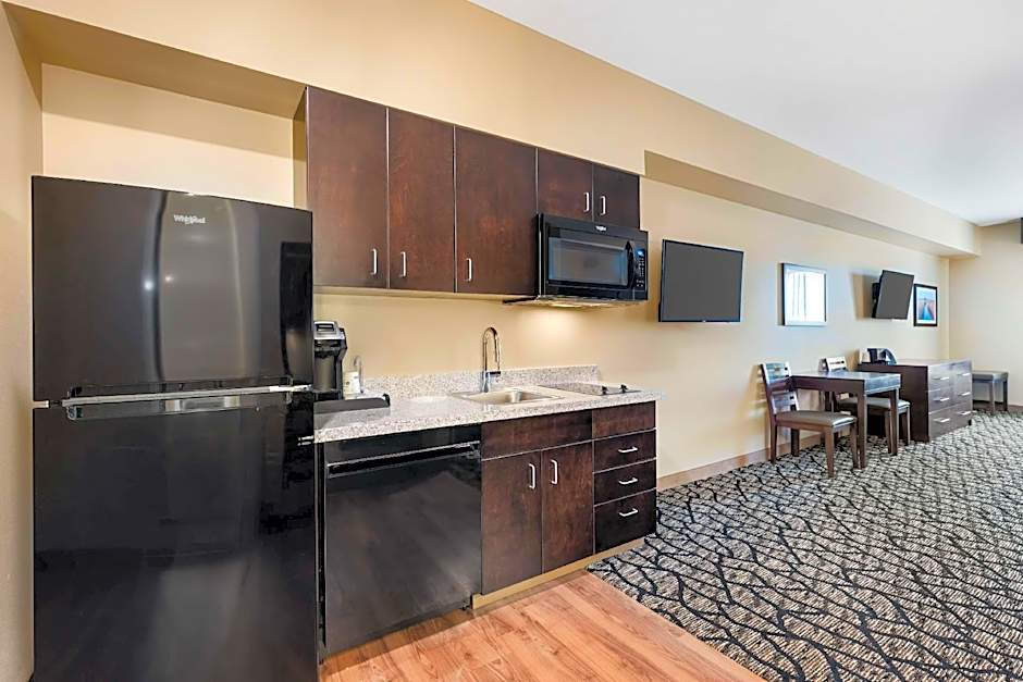 Best Western Plus Lakeview Hotel