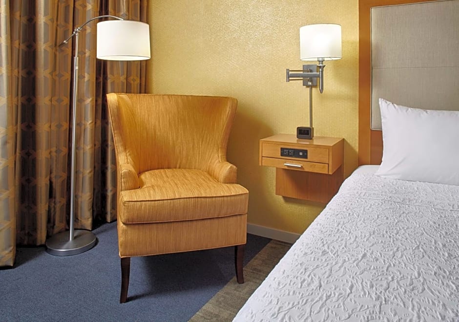 Hampton Inn By Hilton and Suites Pittsburgh/Settlers Ridge, PA