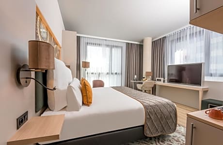 Triple Deluxe Room
