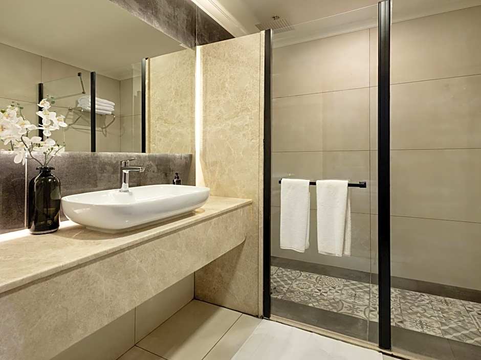 Lilium Hotel & Suites