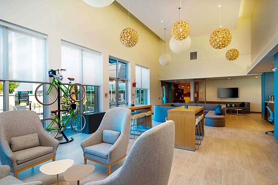 Element Sacramento Airport