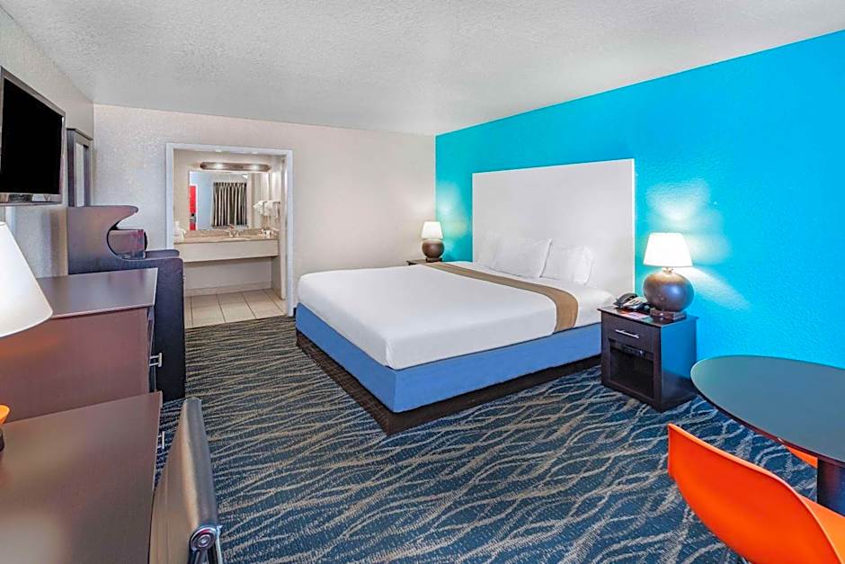 Howard Johnson by Wyndham Houston Hobby Airport