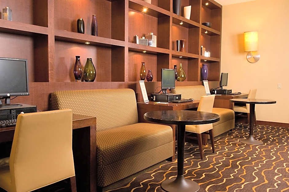 Courtyard by Marriott Los Angeles Sherman Oaks
