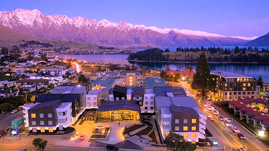 Holiday Inn Express And Suites Queenstown By IHG