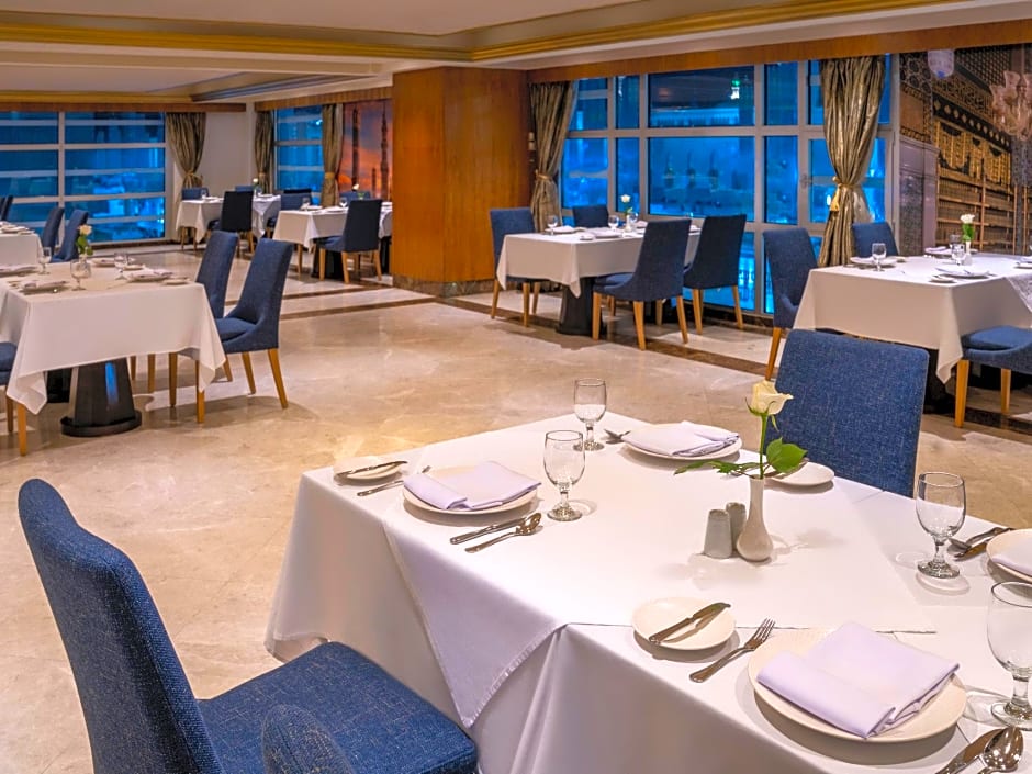 Anwar Al Madinah Movenpick Hotel