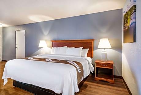 Family King Room with Partial Lake View - Non Smoking