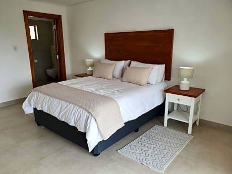 Queen Room with Garden View