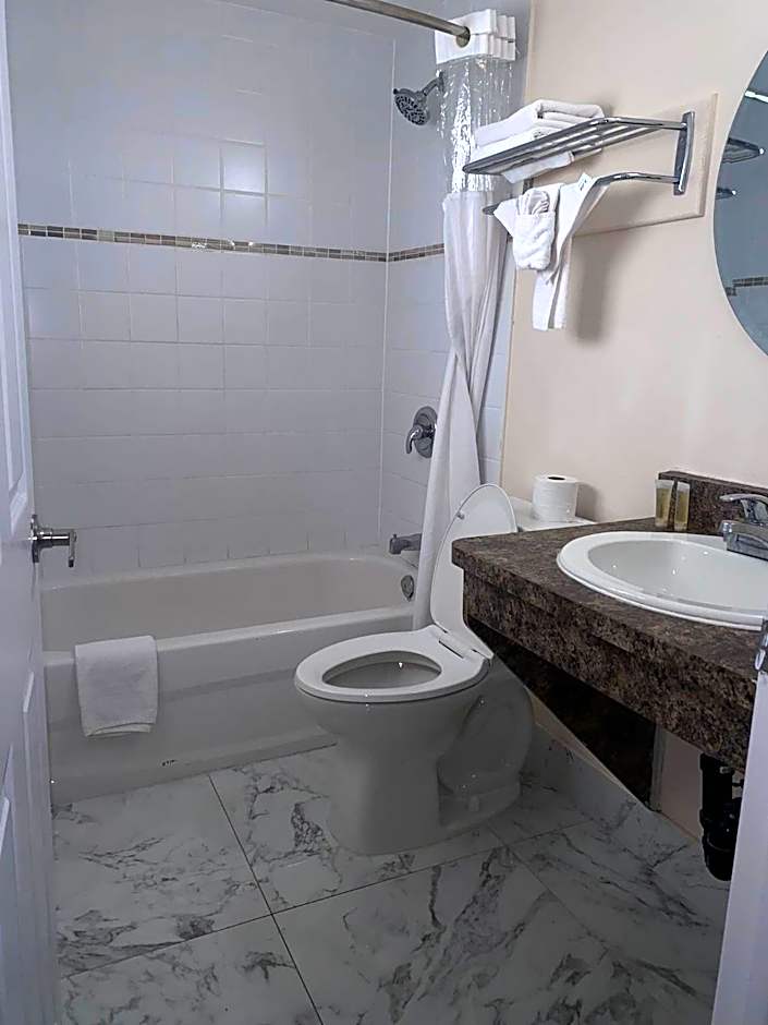 Knights Inn By The Falls