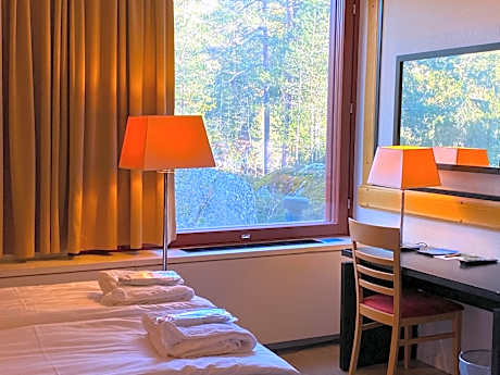 Comfort twin lake view