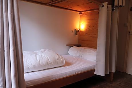 Bed in 4-Bed Mixed Dormitory Room