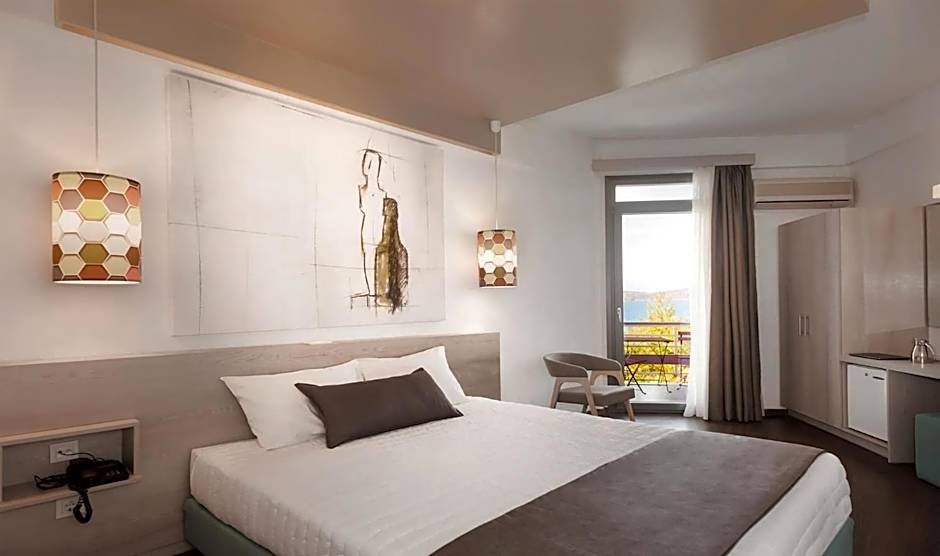 The Grove Seaside Hotel