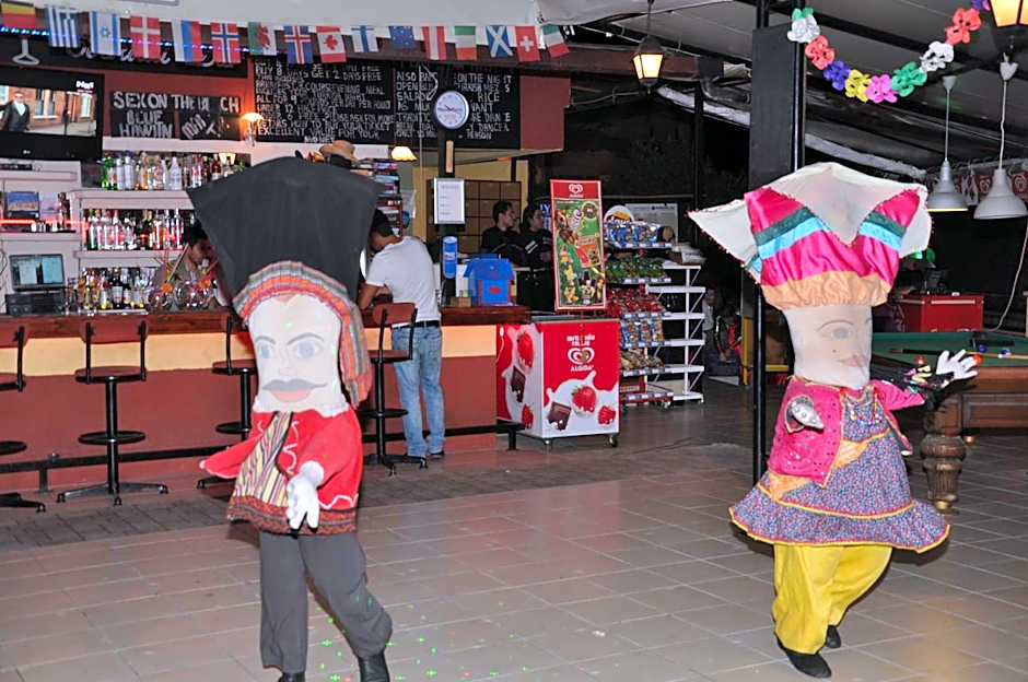 Club Sunset Apartments