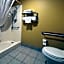 Super 8 by Wyndham Staunton