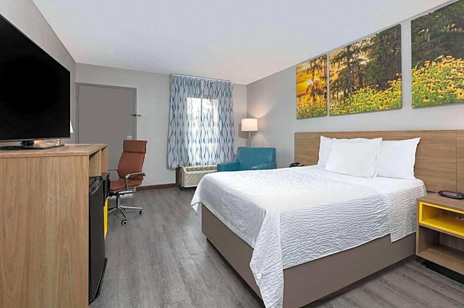 Days Inn by Wyndham Greenville MS