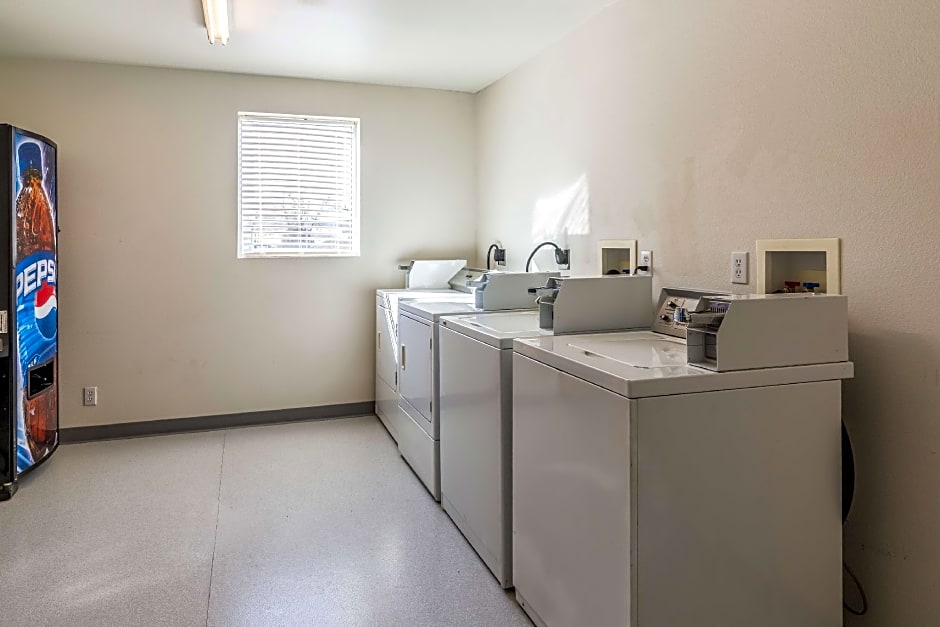 Econo Lodge Hot Springs South