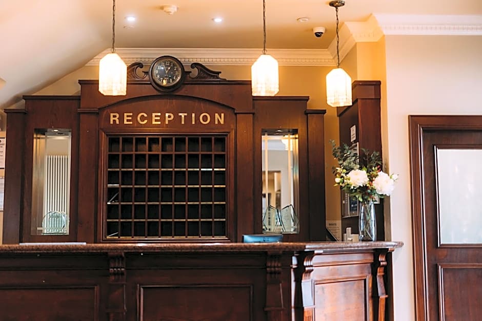 Adair Arms Hotel