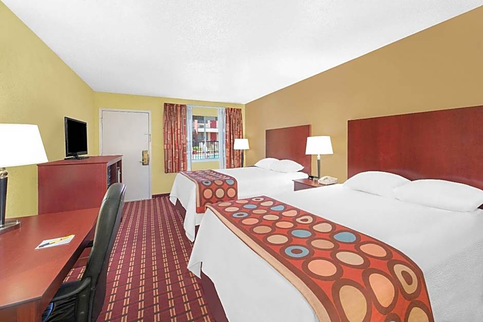 Super 8 by Wyndham Kerrville TX