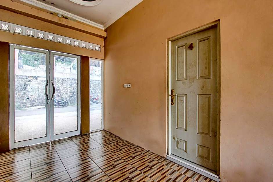 OYO 92459 Cahyo Kost 2