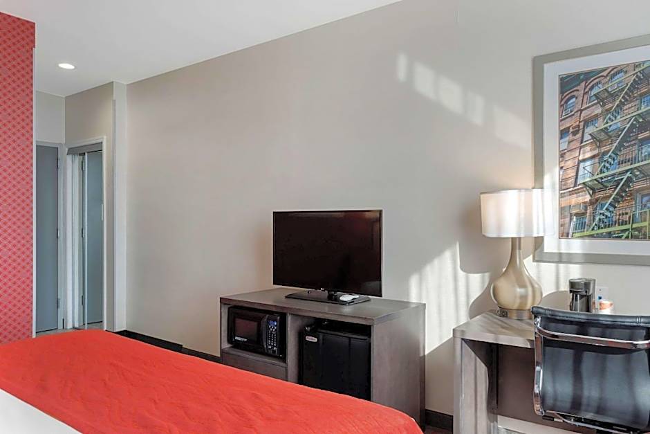Comfort Inn & Suites near Stadium