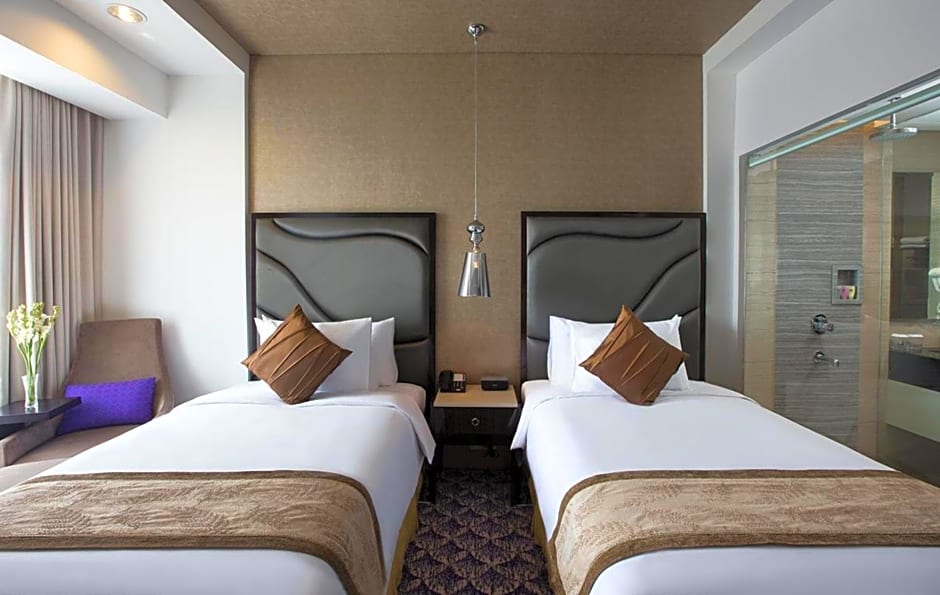 Aston Bellevue Radio Dalam