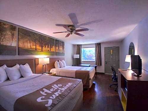 Days Inn & Suites by Wyndham Peachtree City