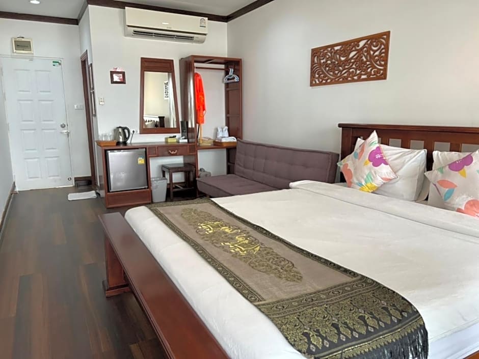 Riverside Chiangkhan