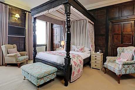 Executive Four Poster Room